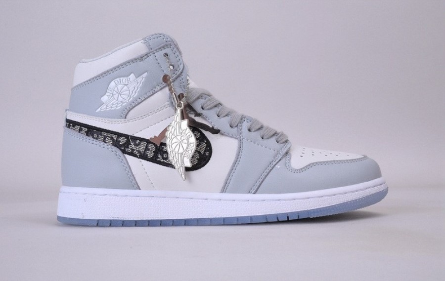 ディオール X エア ジョーダン 1 ハイ ホワイト ブラック グレー バスケットボール シューズ ジャパン