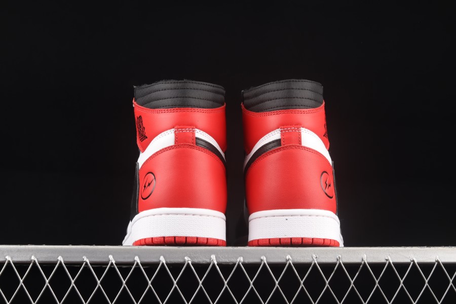 トラビス スコット X フラグメント X エア ジョーダン 1 ハイ OG レッド ブラック ホワイト ジャパン