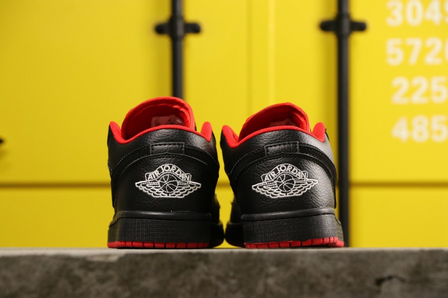 2019 エア ジョーダン 1 Aj1 ロー ブラック レッド 553558 616 バスケットボール シューズ 日本