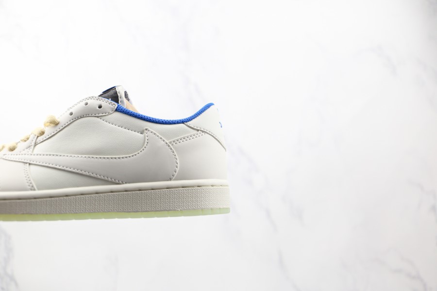 フラグメント デザイン X トラビス スコット X エア ジョーダン 1 レトロ ロー ホワイト ブルー ジャパン