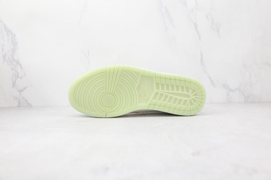 フラグメント デザイン X トラビス スコット X エア ジョーダン 1 レトロ ロー ホワイト ブルー ジャパン