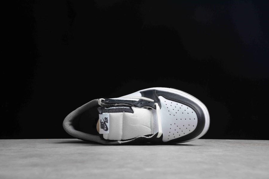 フラグメント X トラビス スコット X エア ジョーダン 1 LOW OG TS SP グレー ブラック ホワイト ジャパン