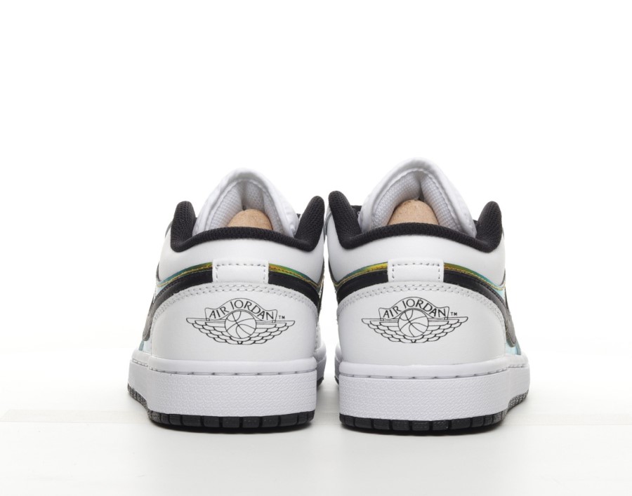 ナイキ エア ジョーダン 1 ロー ホワイト ブラック メタリック ゴールド ジャパン