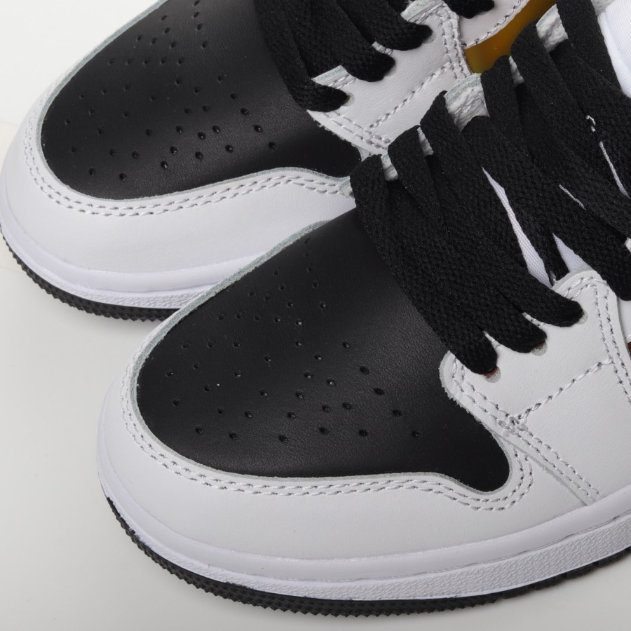 ナイキ エア ジョーダン 1 ロー ホワイト ブラック メタリック ゴールド ジャパン