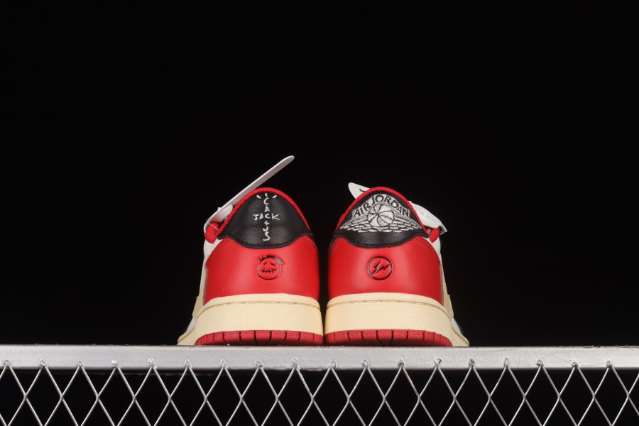 トラビス スコット X エア ジョーダン 1 ロー OG ユニバーシティ レッド ブラック ホワイト ジャパン