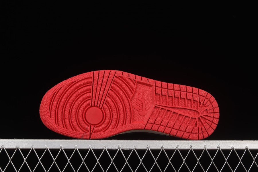 トラビス スコット X エア ジョーダン 1 ロー OG ユニバーシティ レッド ブラック ホワイト ジャパン