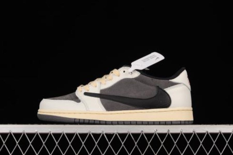 トラビス スコット X エア ジョーダン 1 LOW OG ホワイト ダークブラウン ブラック ジャパン