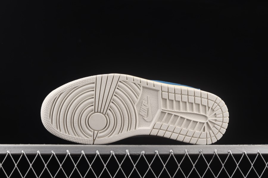 トラビス スコット X エア ジョーダン 1 ロー ホワイト ネイビー ブルー シューズ ジャパン