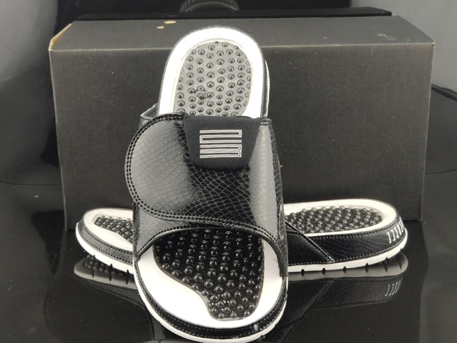 エア ジョーダン ハイドロ 11 レトロ スライド ブラック ホワイト シューズ 日本