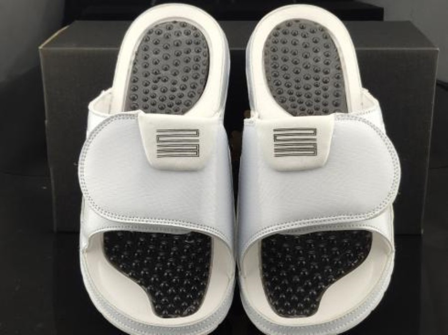 エア ジョーダン ハイドロ 11 レトロ スライド ホワイト ブラック ジャパン