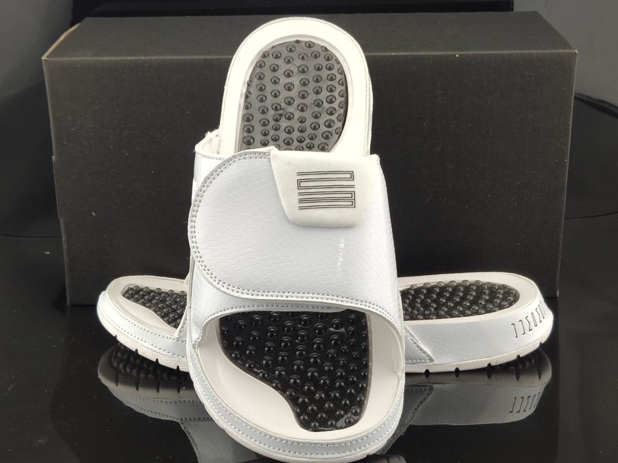 エア ジョーダン ハイドロ 11 レトロ スライド ホワイト ブラック ジャパン