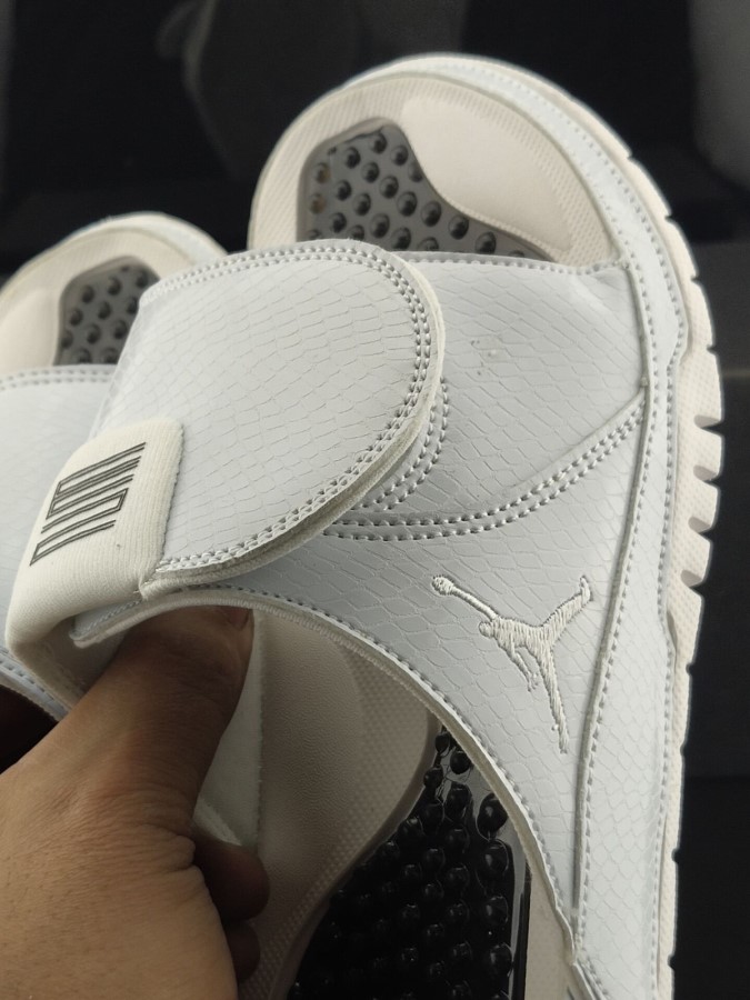 エア ジョーダン ハイドロ 11 レトロ スライド ホワイト ブラック ジャパン