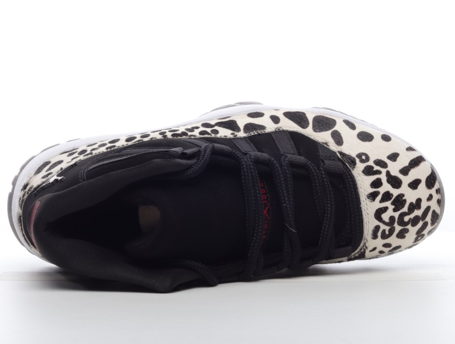 エアジョーダン11アニマルインスティンクトブラックレッドセイルホワイトジャパン