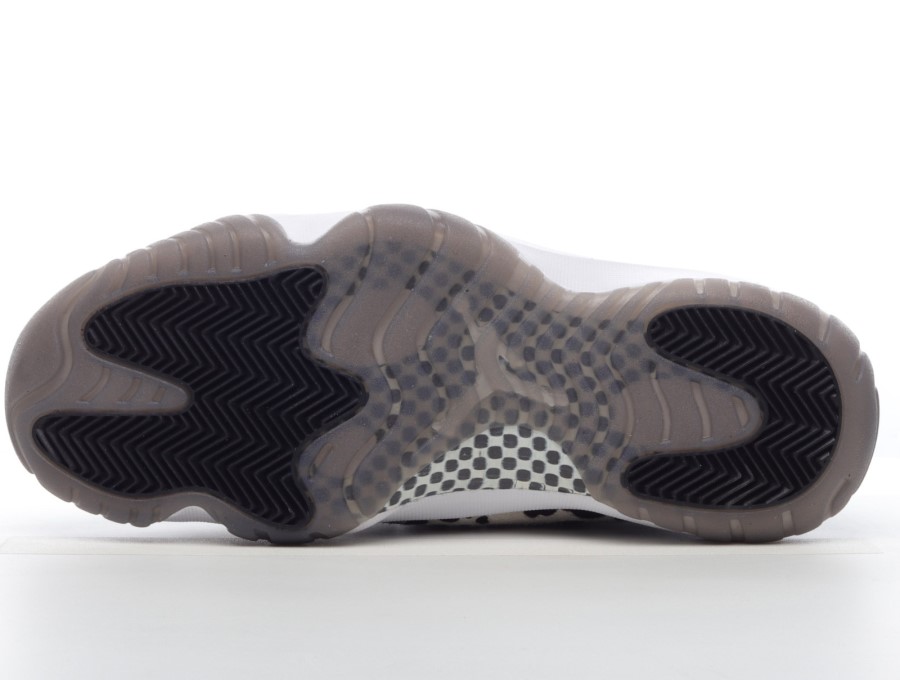 エアジョーダン11アニマルインスティンクトブラックレッドセイルホワイトジャパン