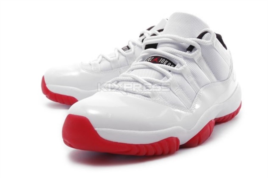 エア ジョーダン 11 ロー ホワイト バーシティ レッド ブラック ジャパン