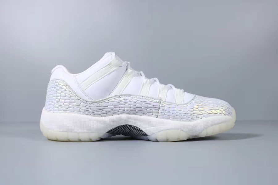 エア ジョーダン 11 LOW GS ホワイト シルバー バスケットボール シューズ 日本