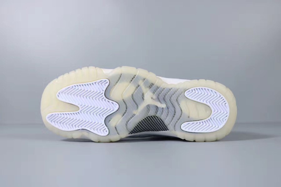 エア ジョーダン 11 LOW GS ホワイト シルバー バスケットボール シューズ 日本