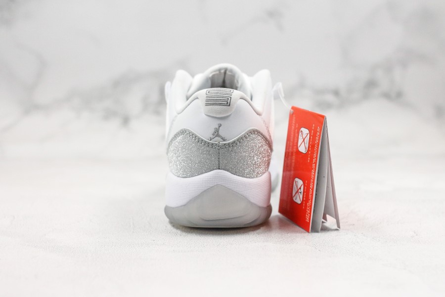 エア ジョーダン 11 ウィメンズ メタリック シルバー ホワイト ウルフ グレー シューズ 日本