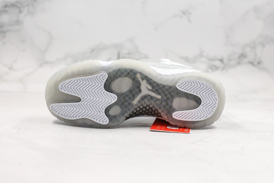 エア ジョーダン 11 ウィメンズ メタリック シルバー ホワイト ウルフ グレー シューズ 日本