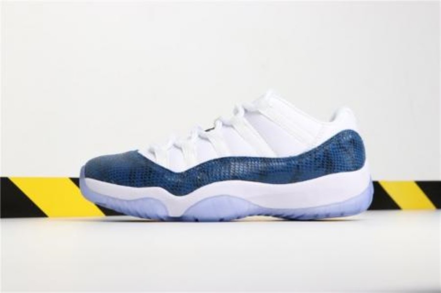 ナイキ エア ジョーダン 11 レトロ ロー ネイビー ブルー スネークスキン ジャパン