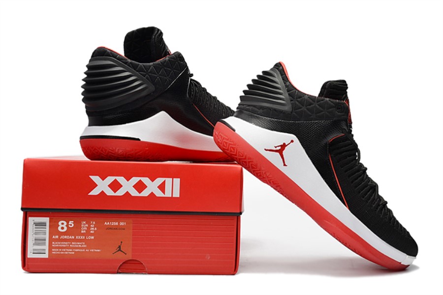 ナイキ エア ジョーダン Xxxii 32 レトロ ロー メンズ バスケットボール シューズ ブラック レッド ジャパン