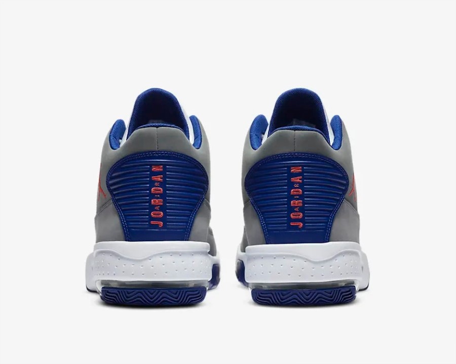 エア ジョーダン マックス オーラ 2 スモーク グレー ホワイト ディープ ロイヤル ブルー トラック レッド ジャパン