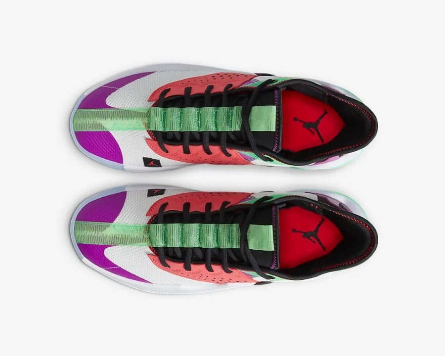 エア ジョーダン リアクト エレベーション ホワイト ハイパー バイオレット フラッシュ クリムゾン ブラック ジャパン