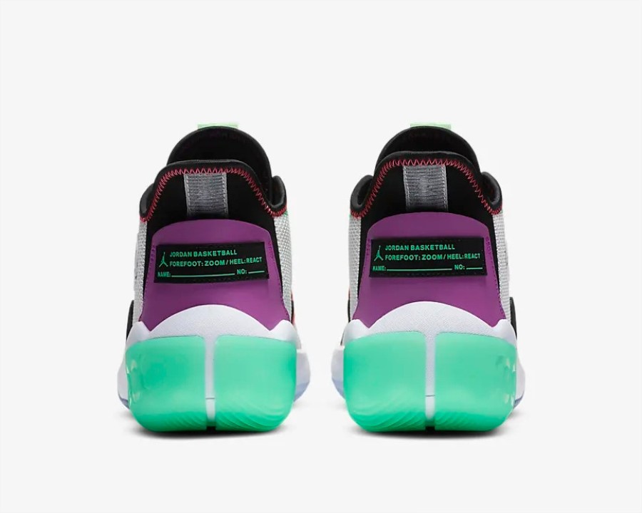 エア ジョーダン リアクト エレベーション ホワイト ハイパー バイオレット フラッシュ クリムゾン ブラック ジャパン